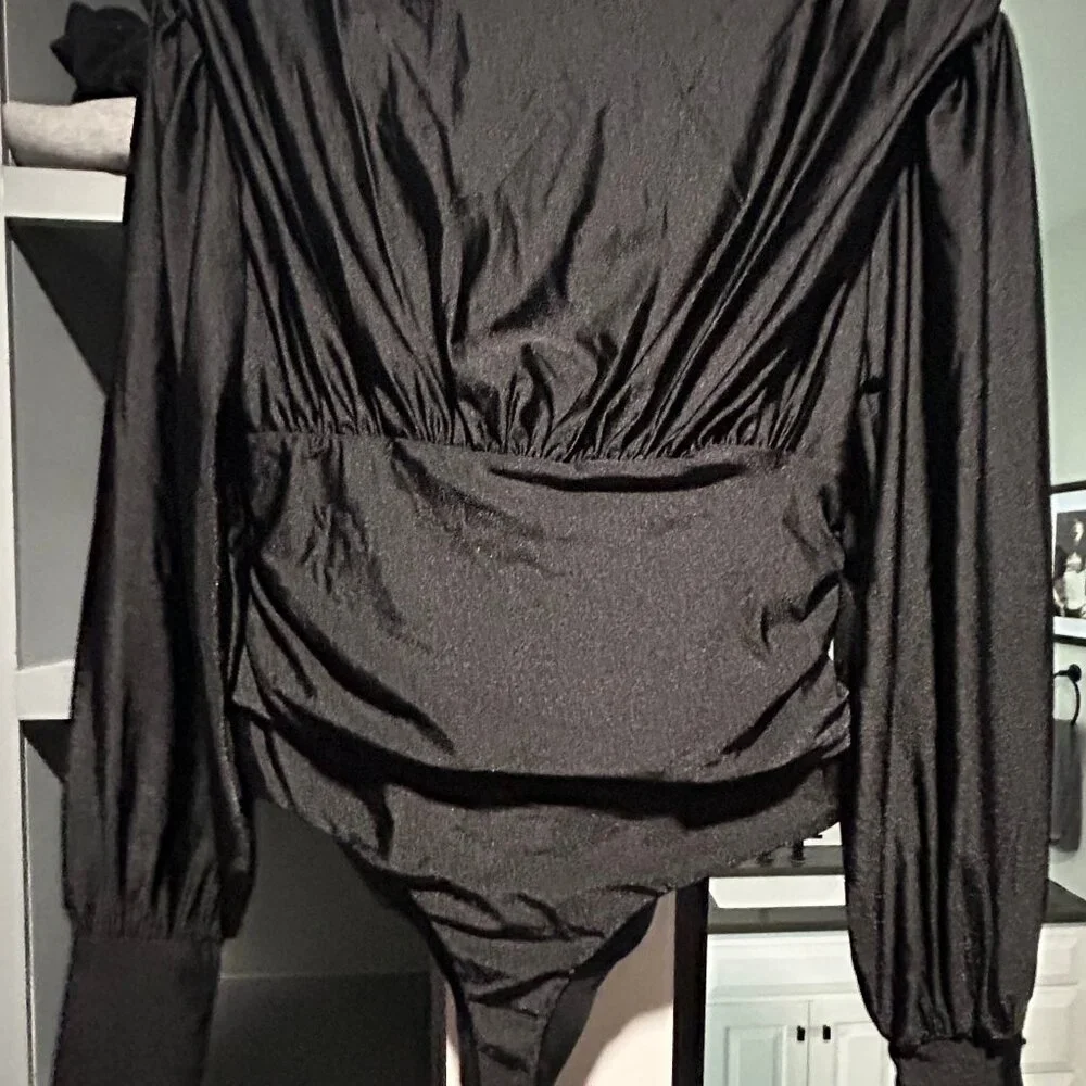 Steve Madden Long Sleeve Black V-Neck Body Suit Size Large - Picture 3 of 6